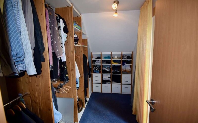 Ankleideraum am Schlafzimmer