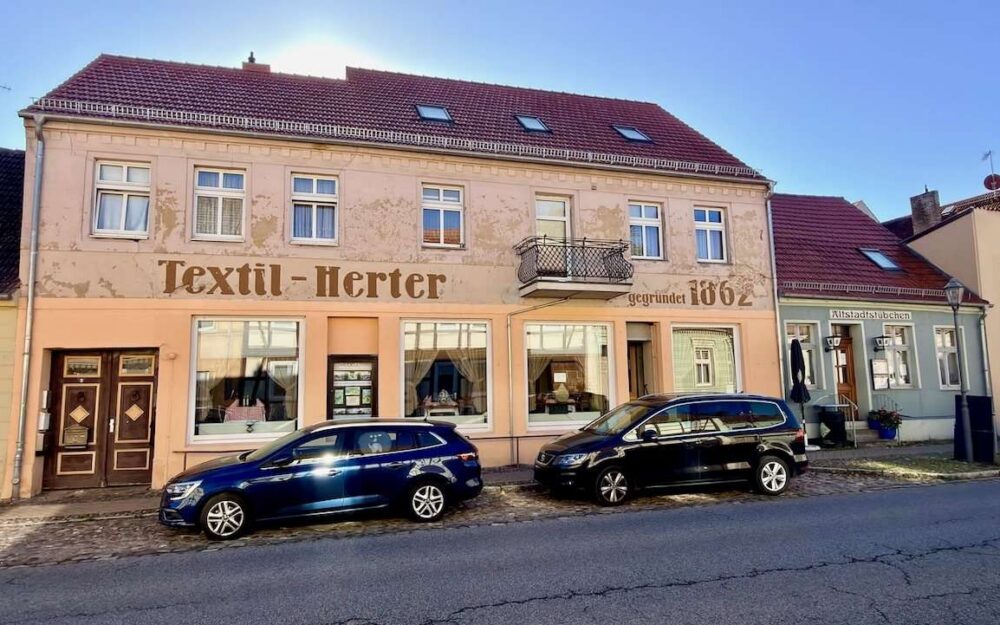 Mehrfamilienhaus mit Gewerbeeinheit voll vermietet