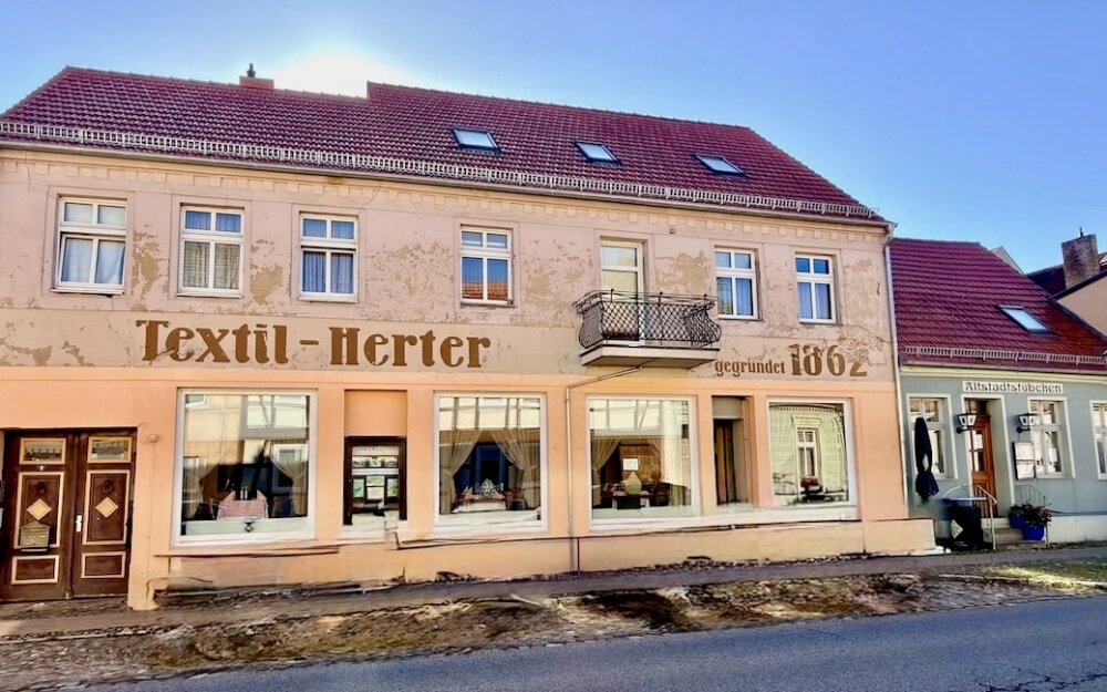 Mehrfamilienhaus mit Gewerbeeinheit voll vermietet