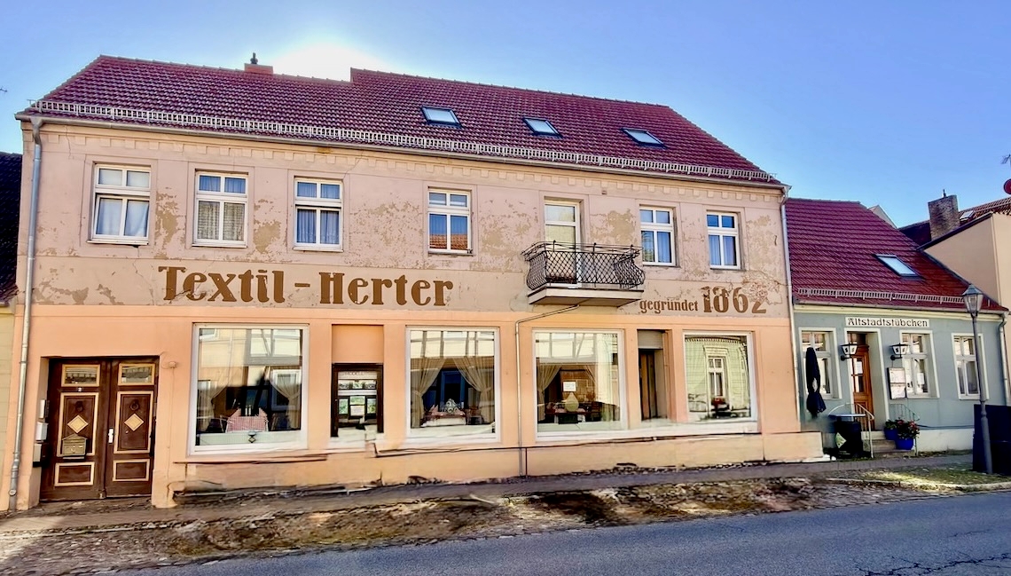 Mehrfamilienhaus mit Gewerbeeinheit voll vermietet