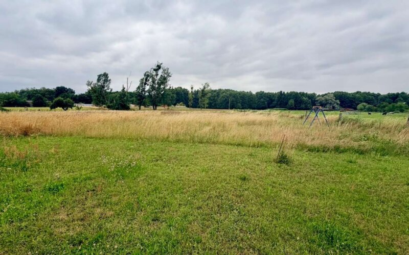 Grundstück und Feld